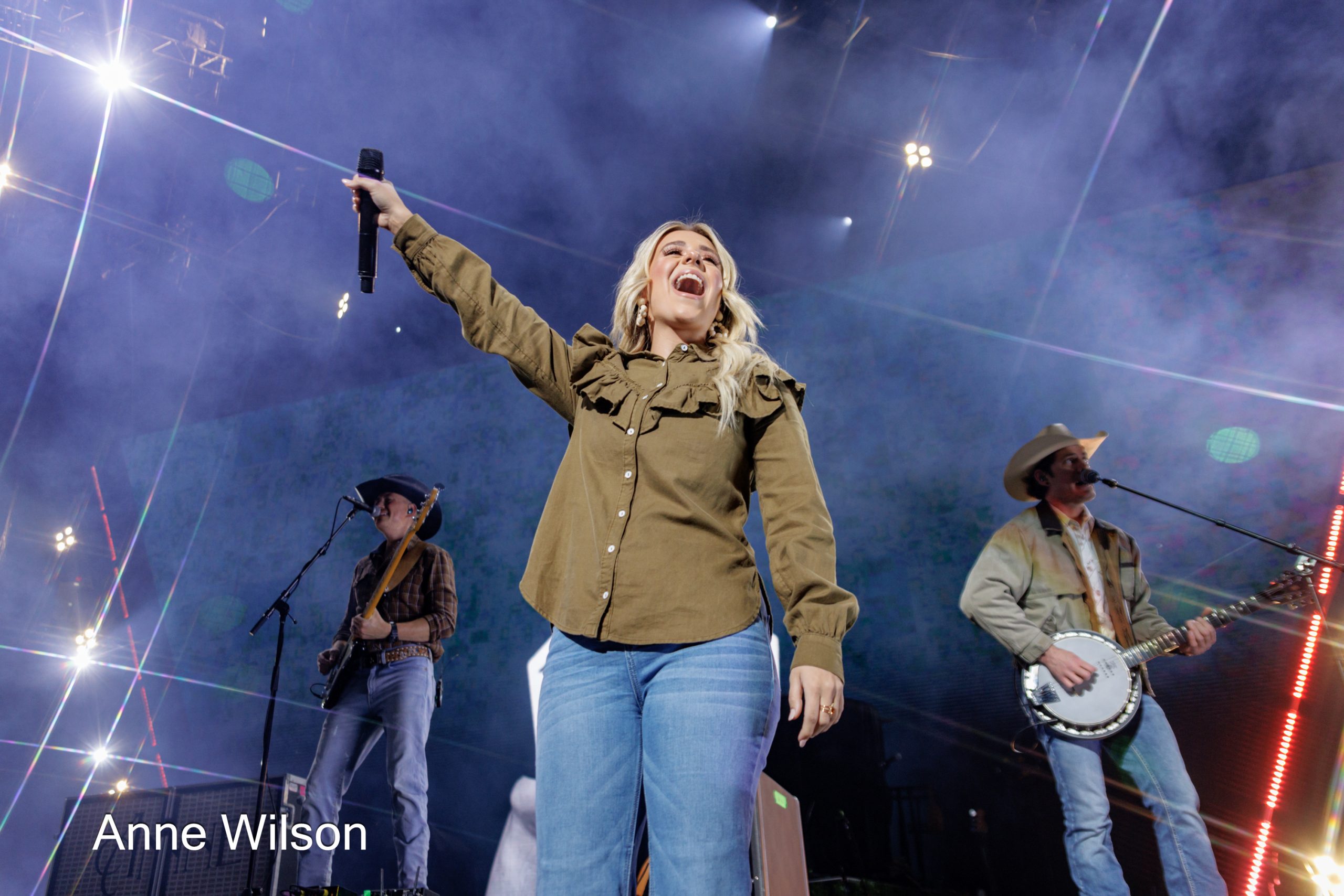 37 Anne Wilson Winter Jam Raleigh NC 3-17-2023 by Annette Holloway for CCM-9988