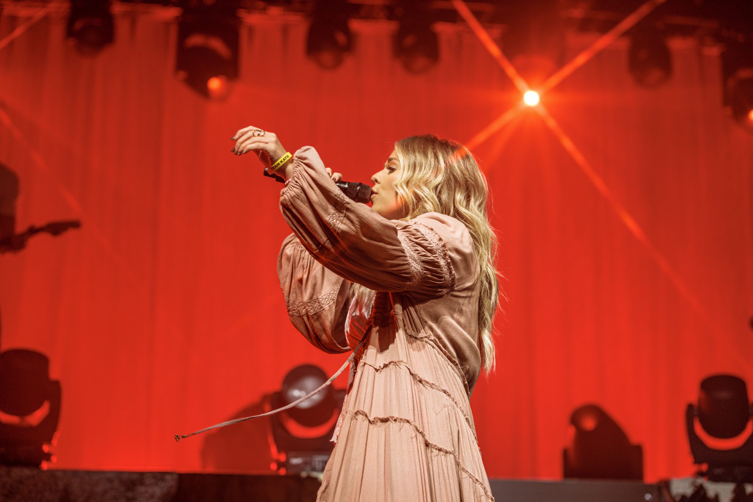 03 Anne Wilson VA Beach 10-7-2023 by Annette Holloway for CCM Mag-3280