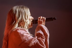 05 Anne Wilson VA Beach 10-7-2023 by Annette Holloway for CCM Mag-3338