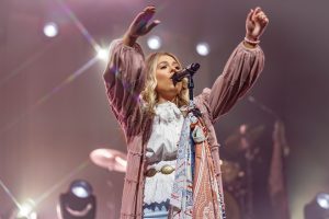 21 Anne Wilson VA Beach 10-7-2023 by Annette Holloway for CCM Mag-3137