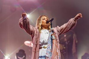 25 Anne Wilson VA Beach 10-7-2023 by Annette Holloway for CCM Mag-3138