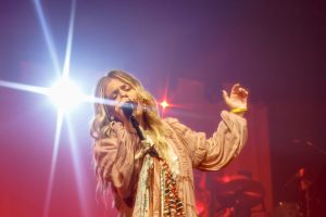 26 Anne Wilson VA Beach 10-7-2023 by Annette Holloway for CCM Mag-9006