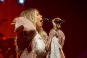 27 Anne Wilson VA Beach 10-7-2023 by Annette Holloway for CCM Mag-9035