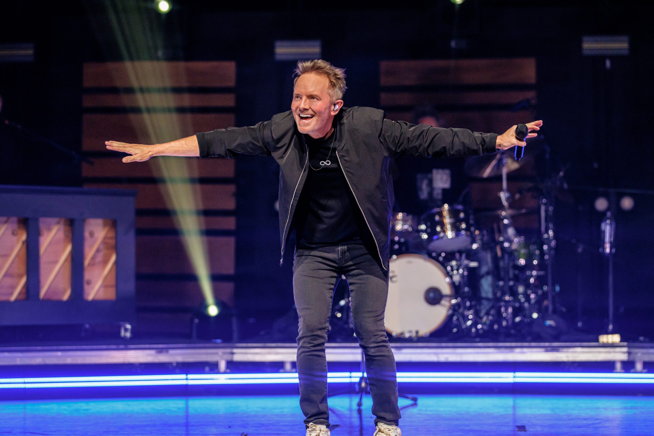 02 Chris Tomlin Hampton VA 11-2-2023 by Annette Holloway for CCM Mag-9853