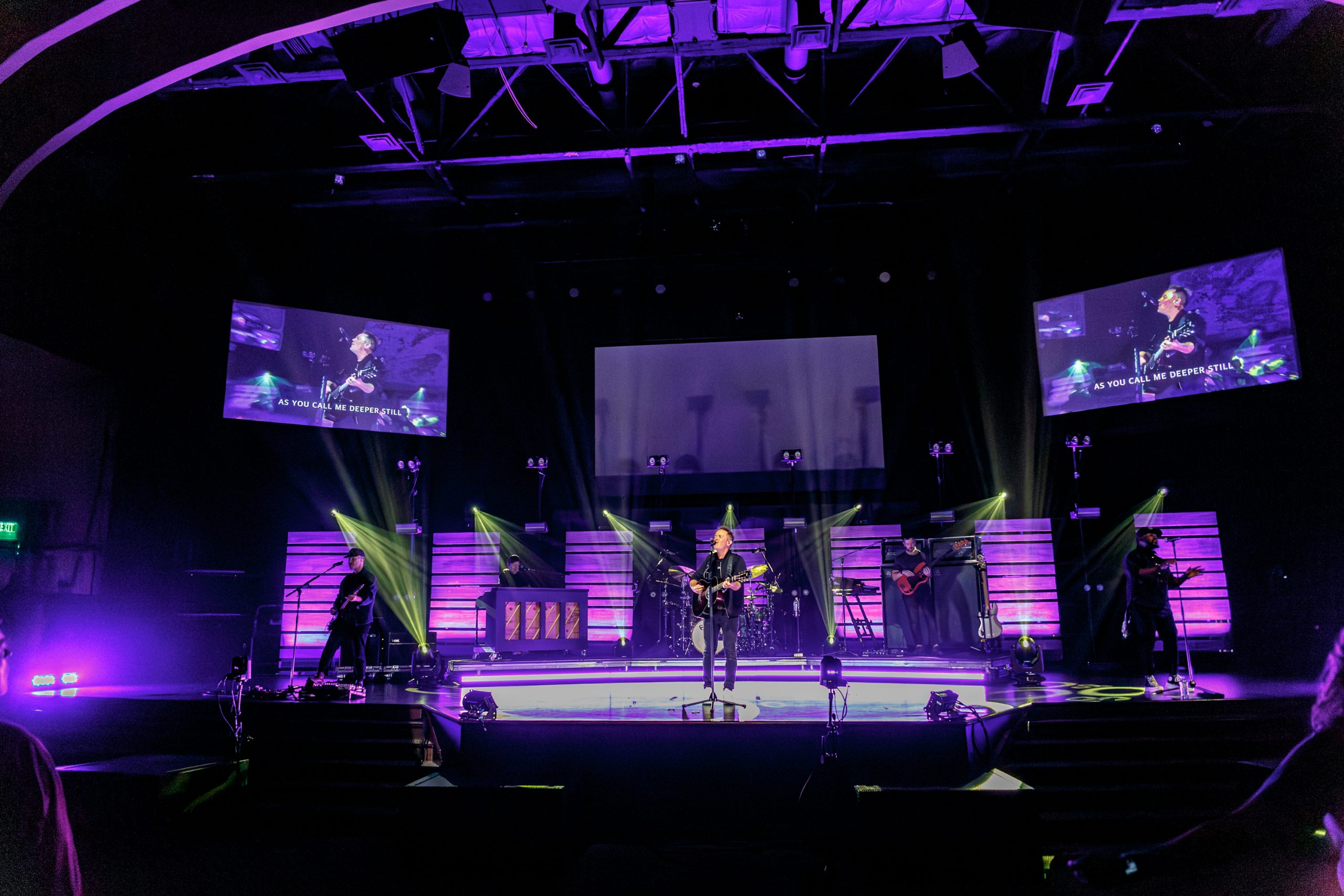 07 Chris Tomlin Hampton VA 11-2-2023 by Annette Holloway for CCM Mag-9496