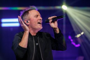 08 Chris Tomlin Hampton VA 11-2-2023 by Annette Holloway for CCM Mag-9759