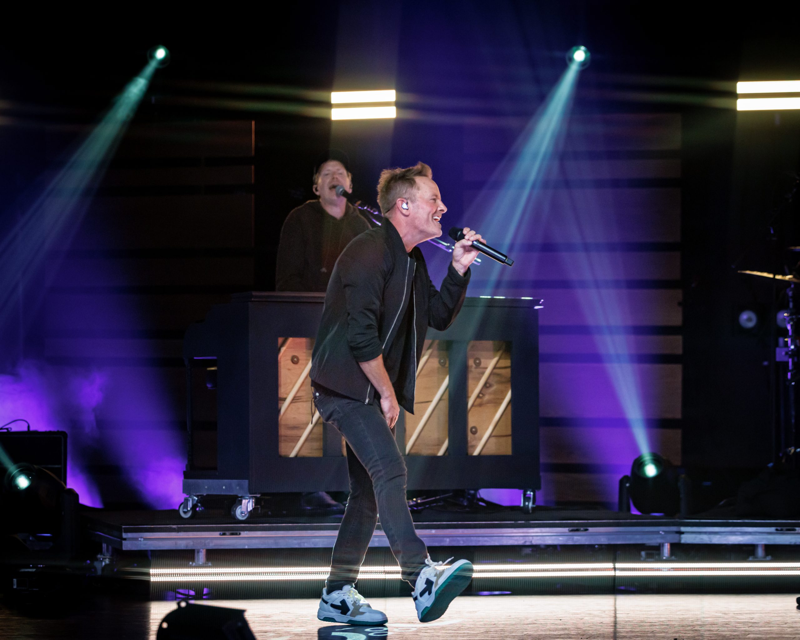 12 Chris Tomlin Hampton VA 11-2-2023 by Annette Holloway for CCM Mag-9676