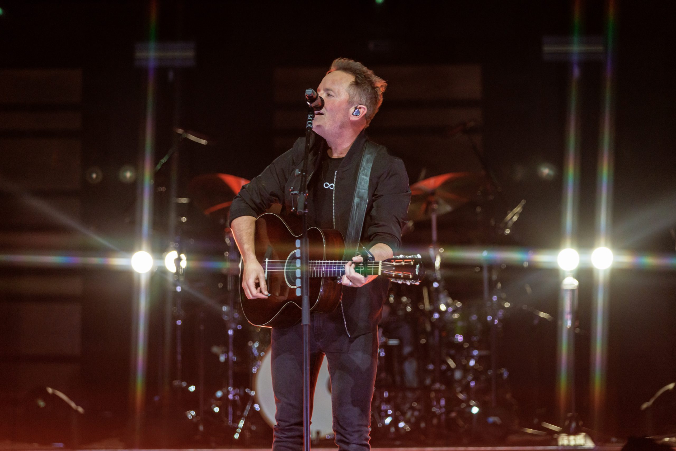 17 Chris Tomlin Hampton VA 11-2-2023 by Annette Holloway for CCM Mag-8832