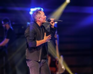 19 Chris Tomlin Hampton VA 11-2-2023 by Annette Holloway for CCM Mag-9485