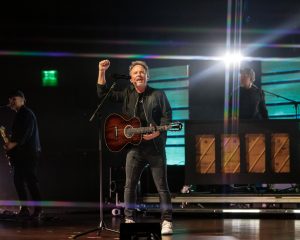 23 Chris Tomlin Hampton VA 11-2-2023 by Annette Holloway for CCM Mag-0148