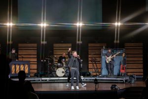 28 Chris Tomlin Hampton VA 11-2-2023 by Annette Holloway for CCM Mag-0477