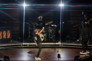 29 Chris Tomlin Hampton VA 11-2-2023 by Annette Holloway for CCM Mag-0521