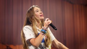 02 Lauren Daigle VA 3-16-2024 by Annette Holloway for CCM Mag-2619