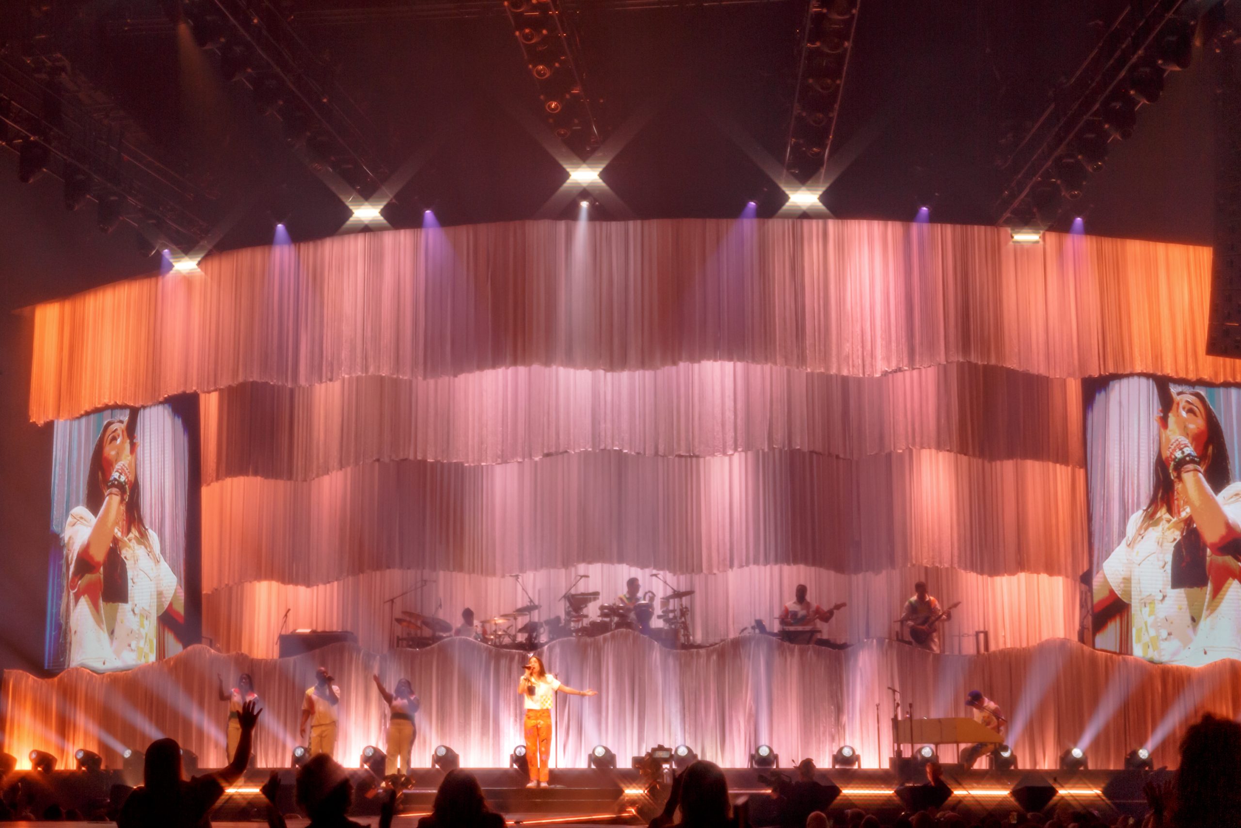 18 Lauren Daigle VA 3-16-2024 by Annette Holloway for CCM Mag-2935