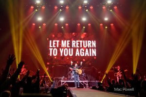 13 Mac Powell WVa 3-23-2024 by Annette Holloway for CCM Mag-3375