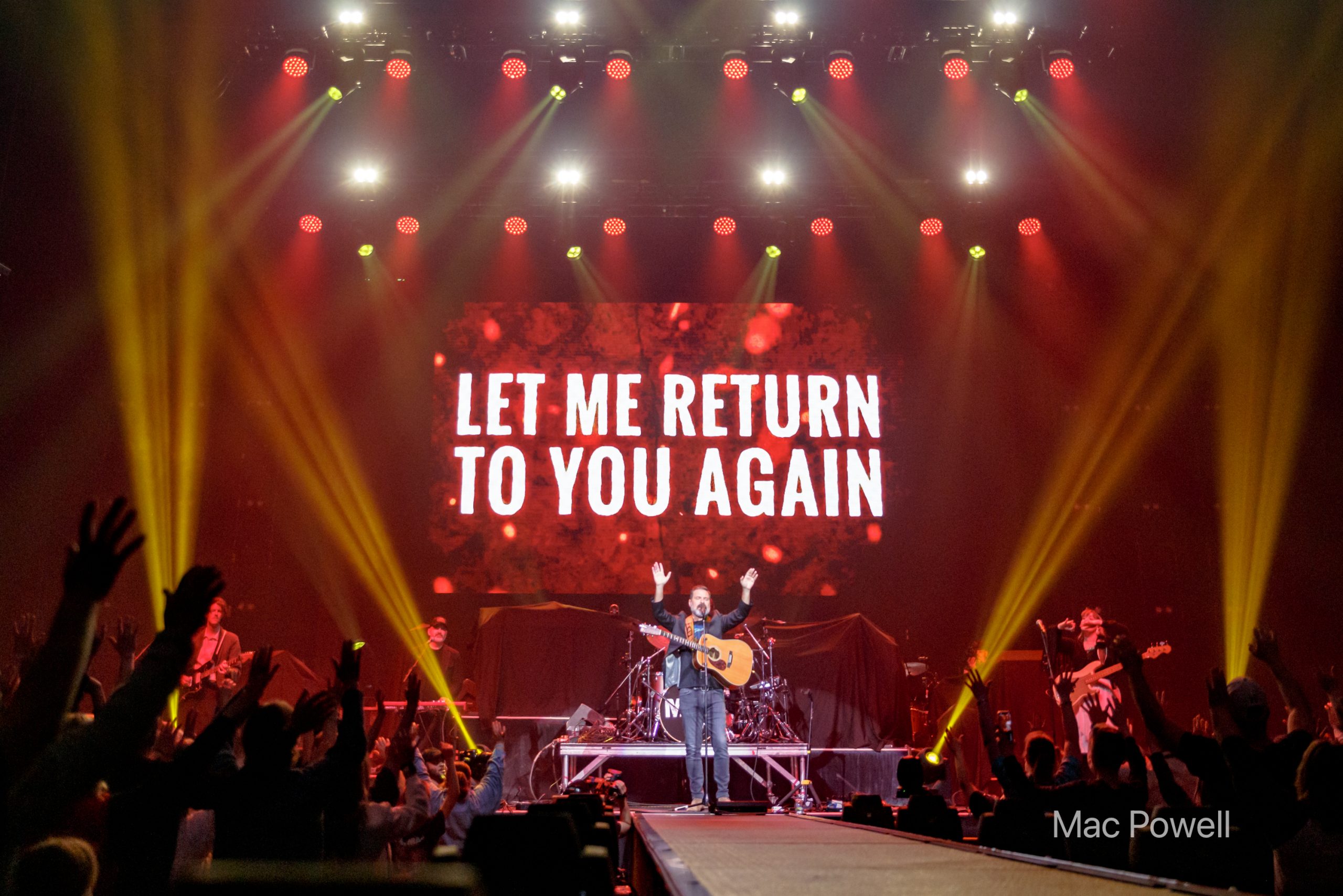 13 Mac Powell WVa 3-23-2024 by Annette Holloway for CCM Mag-3375