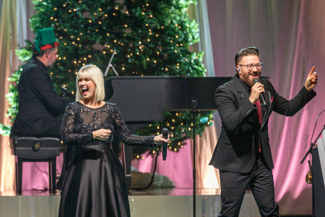 10 Grant & Gokey Christmas Tour 12-5-2024 by Annette Holloway-0189