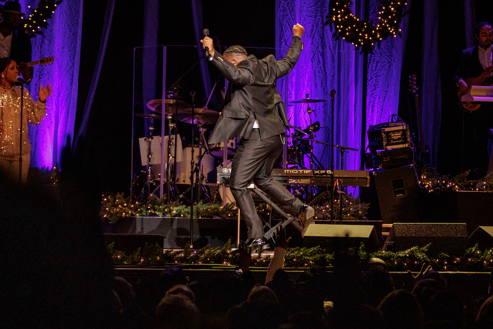 11 Roman and Debbie - CeCe Winans Christmas Tour in VA 12-6-2024 by Annette Holloway-5361