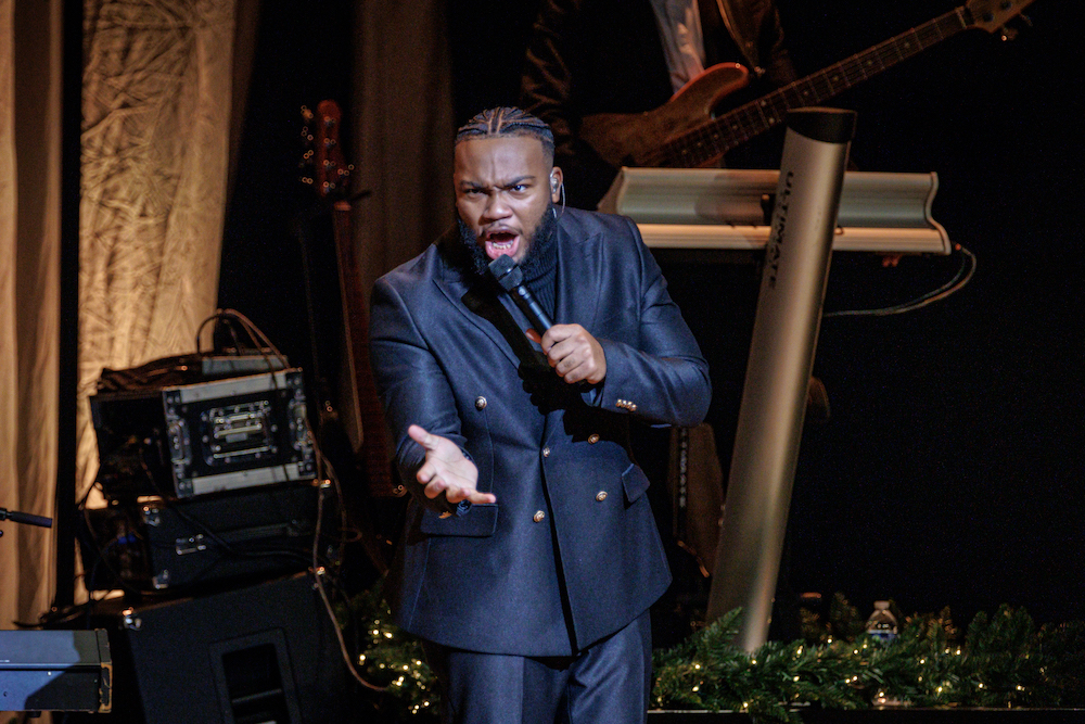 13 Roman and Debbie - CeCe Winans Christmas Tour in VA 12-6-2024 by Annette Holloway-5850