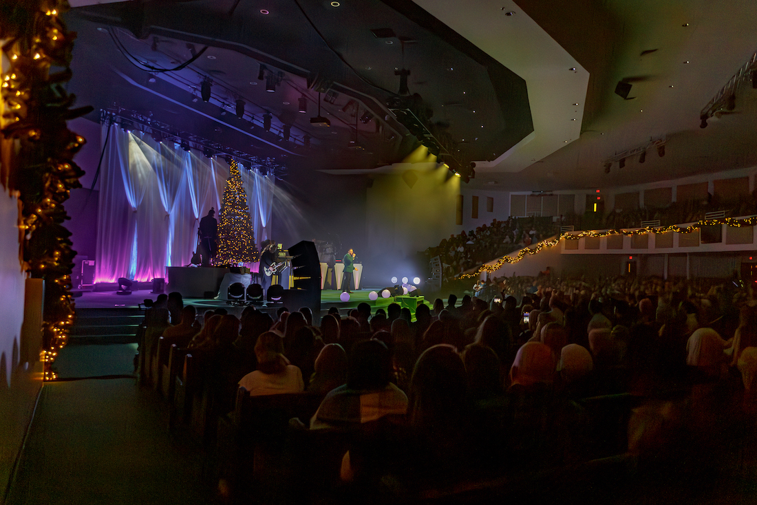 34 Grant & Gokey Christmas Tour 12-5-2024 by Annette Holloway-